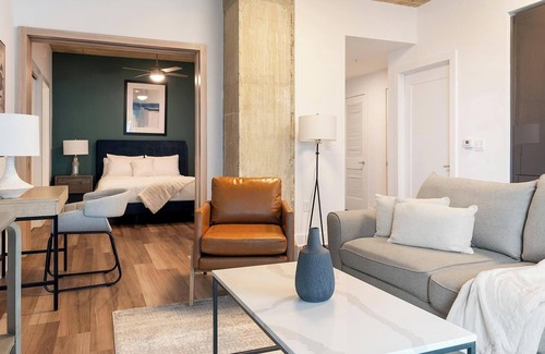 Baileys Crossroads Apartamento | Landing | Stunning 2BD, Gym, Game Room