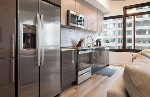 Baileys Crossroads Apartamento | Landing | Stunning 2BD, Gym, Game Room