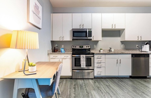 University District Apartamento | Landing | Spectacular 2BD, Game Room, Yoga Studio