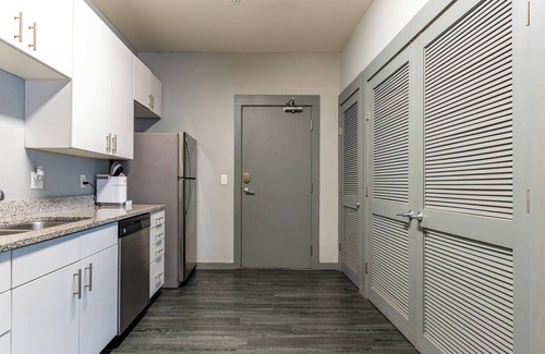 University District Apartamento | Landing | Spectacular 2BD, Game Room, Yoga Studio