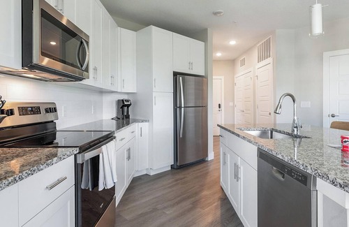 Southeast Orlando Apartamento | Landing | Stunning 2BD, Gym, Pool