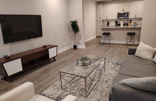 Newberry Apartamento | Landing | Stunning 2BD, Pool, Gym