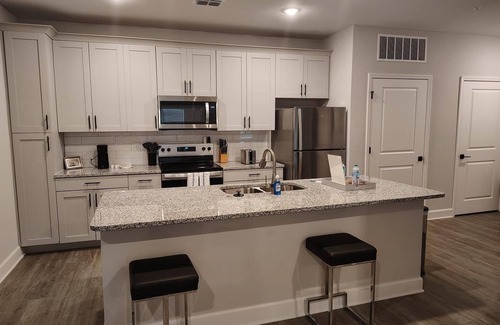 Newberry Apartamento | Landing | Stunning 2BD, Pool, Gym