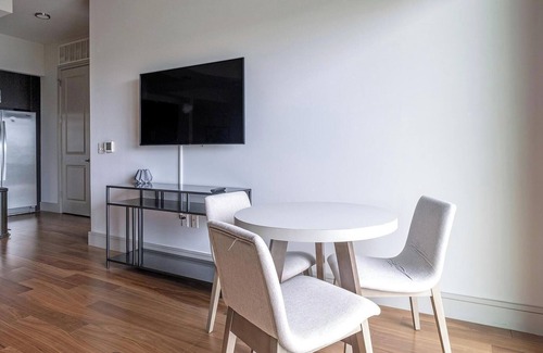 Houston Apartamento | Landing | Stunning 2BD, Tennis Court, Pool