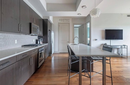 Houston Apartamento | Landing | Stunning 2BD, Tennis Court, Pool