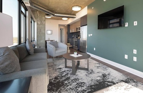 Baileys Crossroads Apartamento | Landing | Incredible 2BD, Game Room, Gym