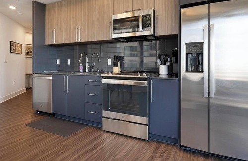 Baileys Crossroads Apartamento | Landing | Incredible 2BD, Game Room, Gym
