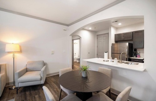 Corryville Apartamento | Landing | Stunning 2BD, Clubhouse, Pool