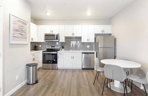 Townsite Apartamento | Landing | Stunning 2BD, Rooftop Lounge, Pool