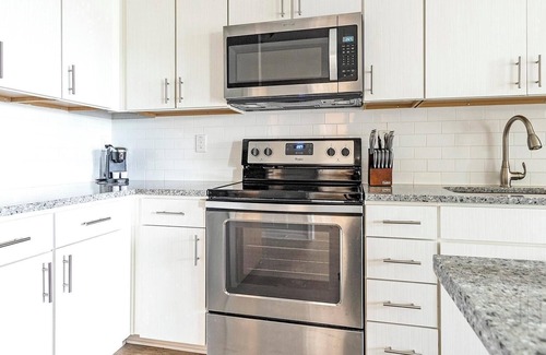 Land O' Lakes Apartamento | Landing | Stylish 1BD, Gym, Clubhouse