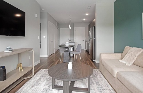 Edwardsville Apartamento | Landing | Modern 1BD, Clubhouse, Gym