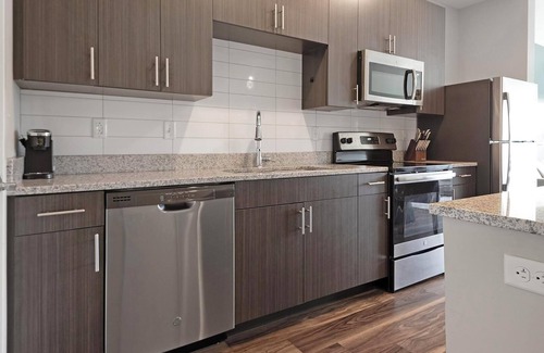 Edwardsville Apartamento | Landing | Modern 1BD, Clubhouse, Gym