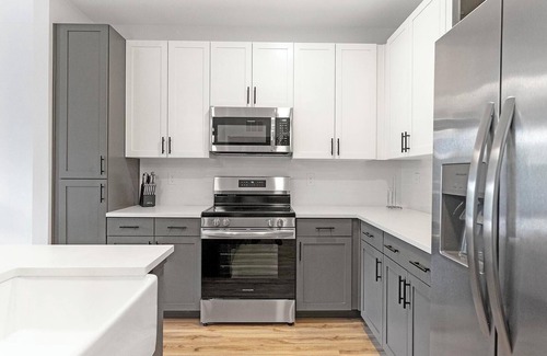 St. Nicholas Apartamento | Landing | Modern 1BD, Clubhouse, Gym