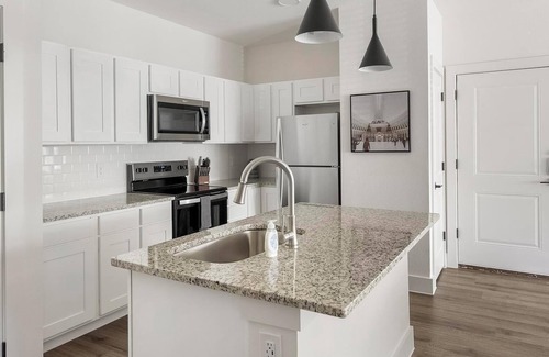 Venus Apartamento | Landing | Incredible 1BD, Gym, Pool