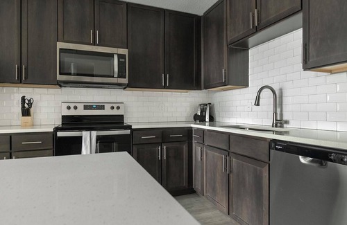 Palmetto Apartamento | Landing | Stylish 1BD, Gym, Pool