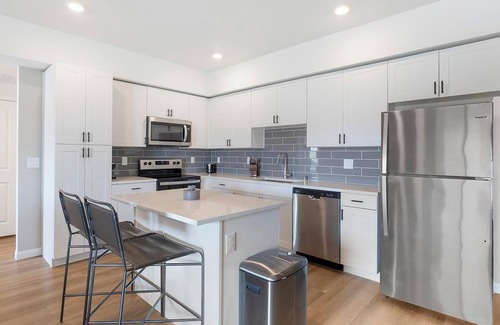 Townsite Apartamento | Landing | Beautiful 1BD, Rooftop Lounge, Pool