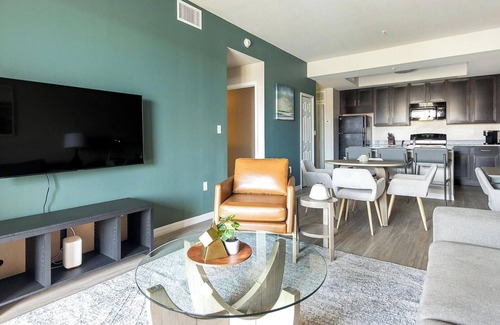 Fort Myers Apartamento | Landing | Spectacular 1BD, Pool, Gym