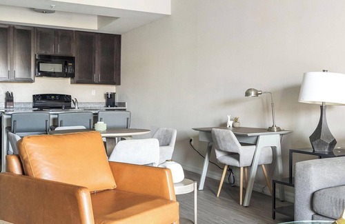 Fort Myers Apartamento | Landing | Spectacular 1BD, Pool, Gym