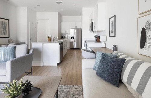 Casas Adobes Apartamento | Landing | Modern 2BD, Pool