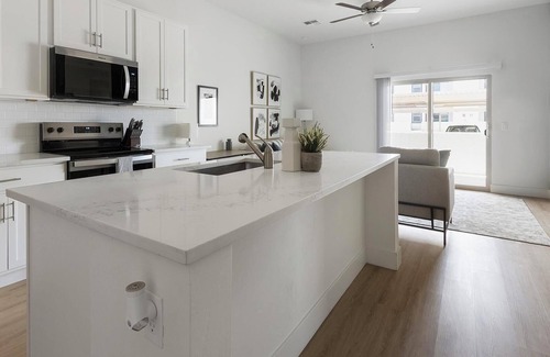 Casas Adobes Apartamento | Landing | Modern 2BD, Pool