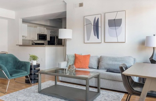 Lindridge-Martin Manor Apartamento | Landing | Modern 2BD, Gym, Pool