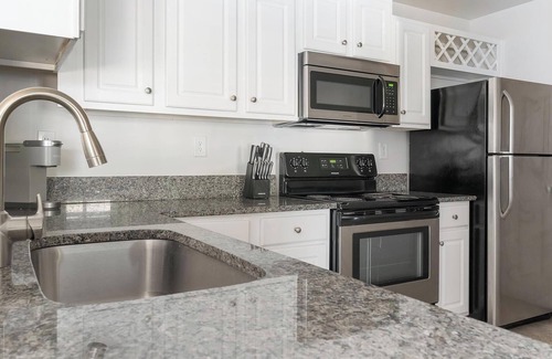 Lindridge-Martin Manor Apartamento | Landing | Modern 2BD, Gym, Pool