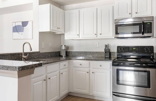 Lindridge-Martin Manor Apartamento | Landing | Modern 2BD, Gym, Pool