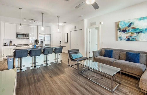 Port Tampa City Apartamento | Landing | Stylish 2BD, Pool, Gym