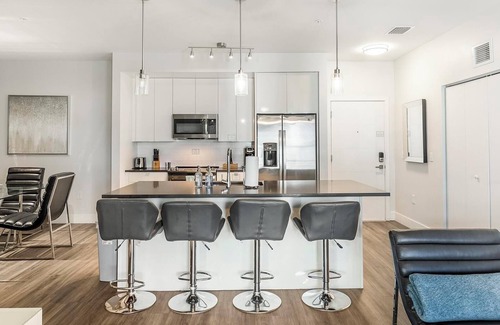 Port Tampa City Apartamento | Landing | Stylish 2BD, Pool, Gym
