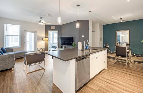 Port Tampa City Apartamento | Landing | Stylish 2BD, Pool, Gym