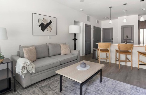 Crestline Heights Apartamento | Landing | Stunning 2BD, Clubhouse, Gym