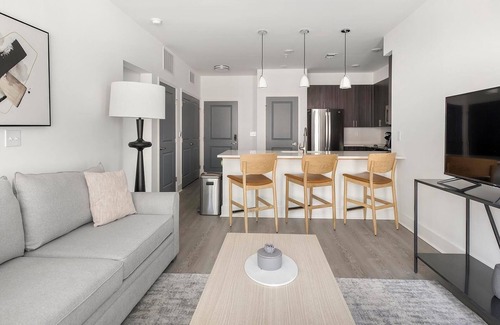 Crestline Heights Apartamento | Landing | Stunning 2BD, Clubhouse, Gym