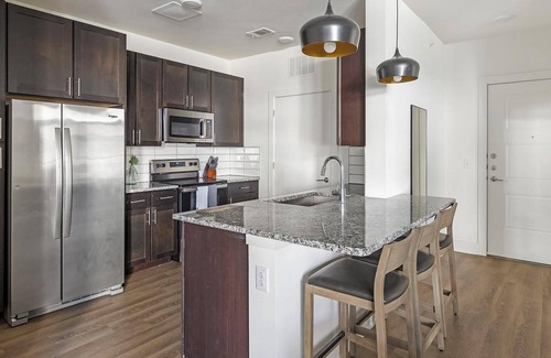 Fort Worth Apartamento | Landing | Modern 2BD, Gym, Yoga Studio