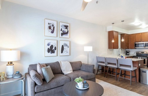 South Salt Lake Apartamento | Landing | Stylish 1BD, Pool, Courtyard