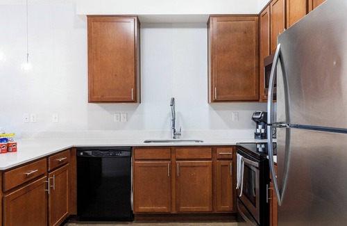 South Salt Lake Apartamento | Landing | Stylish 1BD, Pool, Courtyard