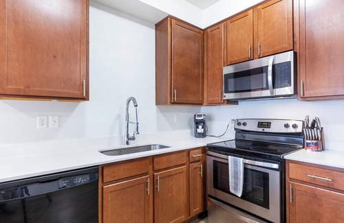 South Salt Lake Apartamento | Landing | Stylish 1BD, Pool, Courtyard