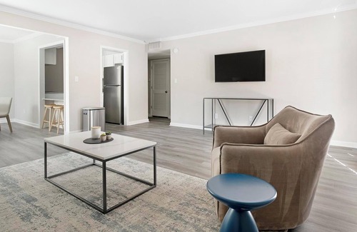 Homewood Apartamento | Landing at The Brookwood - 1 Bedroom in Downtow...