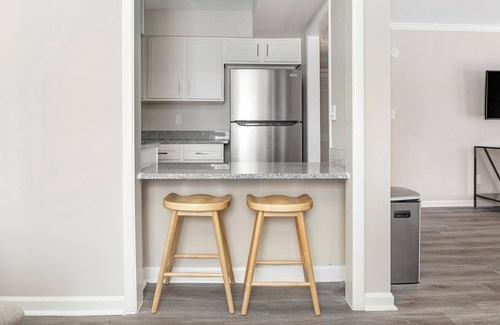 Homewood Apartamento | Landing at The Brookwood - 1 Bedroom in Downtow...