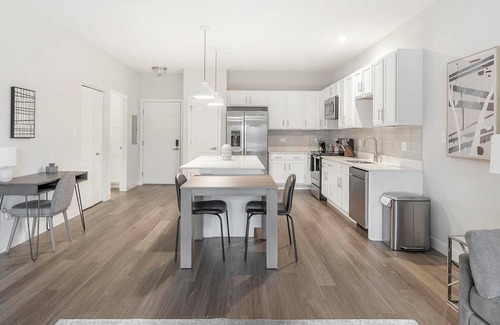 Willow Springs Apartamento | Landing | Chic 1BD, Clubhouse, Gym