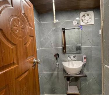 The Mall Road Apartamento | Landour Exotica