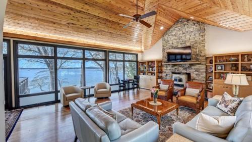 Mayhew Casa | Landover Lodge by AvantStay Waterfront Dock