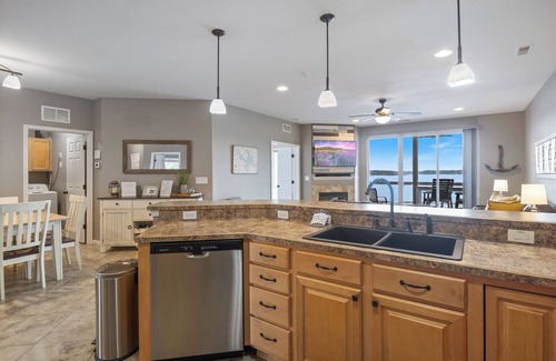 Osage Beach Condominio | Refrescante condominio de nivel sin cita en Lands End, vistas impresionantes, deslizamiento gratuito de 3bd / 2Bath *