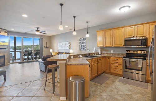 Osage Beach Condominio | Refrescante condominio de nivel sin cita en Lands End, vistas impresionantes, deslizamiento gratuito de 3bd / 2Bath *