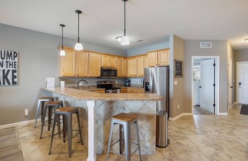 Osage Beach Condominio | Refrescante condominio de nivel sin cita en Lands End, vistas impresionantes, deslizamiento gratuito de 3bd / 2Bath *