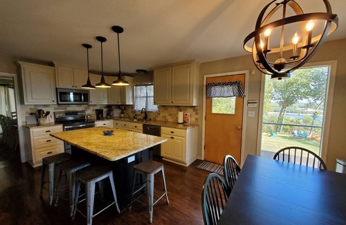Garfield Casa | Land's End - LAKEFRONT, ¡VISTAS ENORMES AL LAGO! En privado 8. 6 acres.