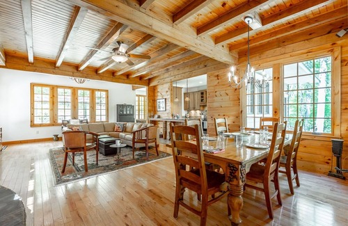 Lookout Mountain Casa | Lane`s End Lodge | Upscale Peaceful Retreat on 7 Acres | 3 Bed, 2.5 Bath
