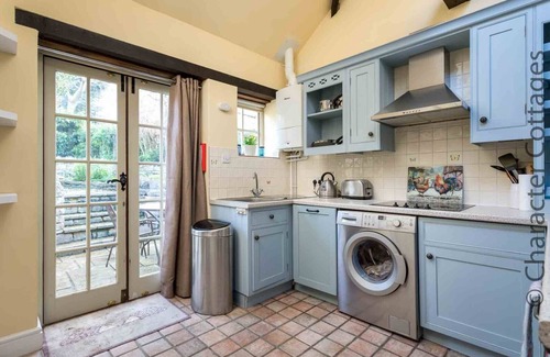 Chipping Campden Cabaña | LANES COTTAGE, pet friendly, with open fire in Chipping Campden