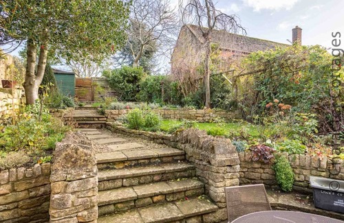 Chipping Campden Cabaña | LANES COTTAGE, pet friendly, with open fire in Chipping Campden