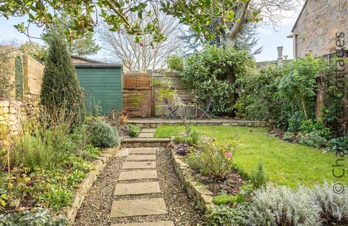 Chipping Campden Cabaña | LANES COTTAGE, pet friendly, with open fire in Chipping Campden