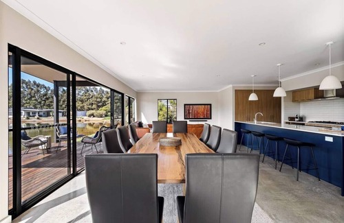 Wilyabrup Casa | Lang Chalet Vineyard Bliss on the Waterfront